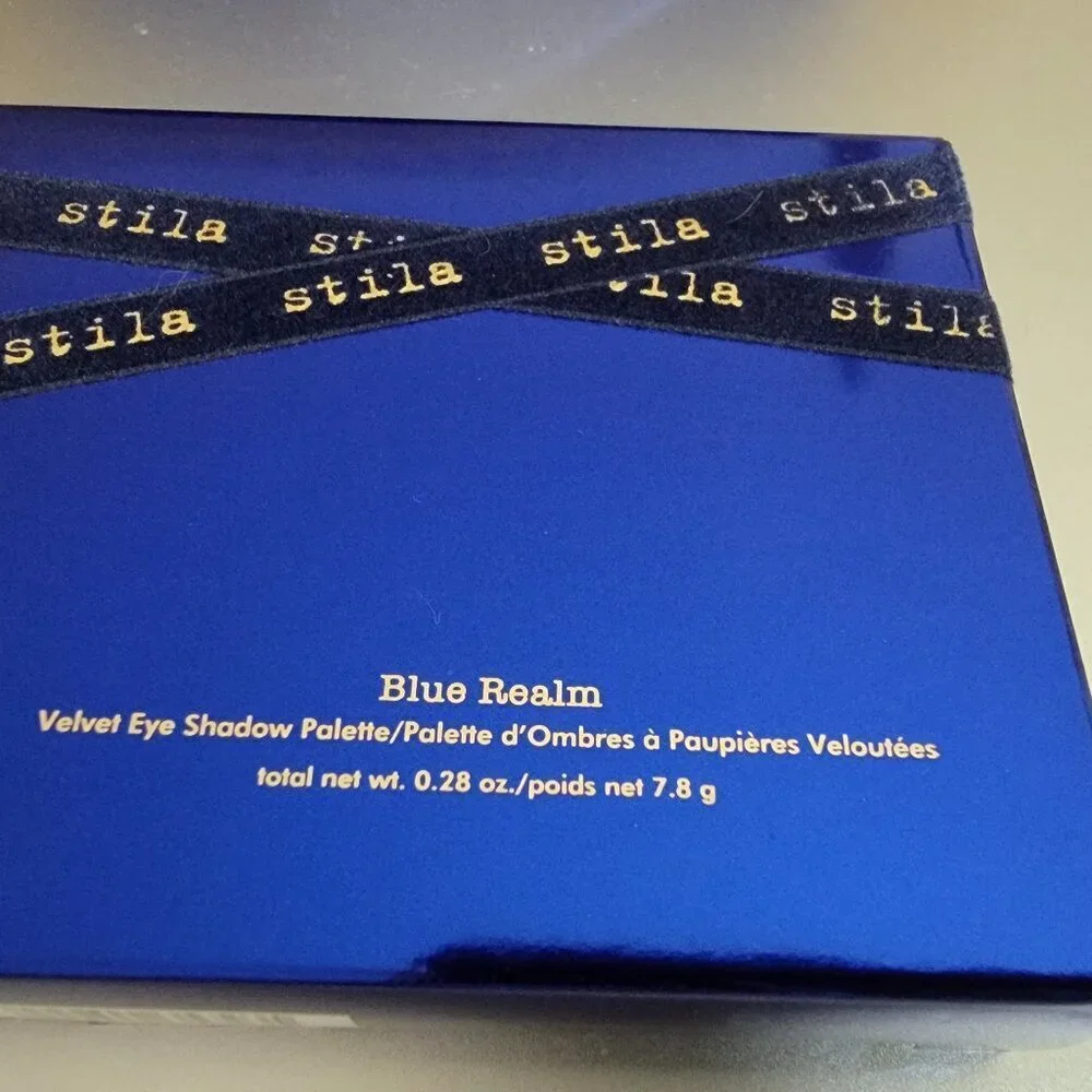 Stila Blue Realm Eyeshadow Velvet Cream Powder  Palette Beauty Gifts NEW in Box